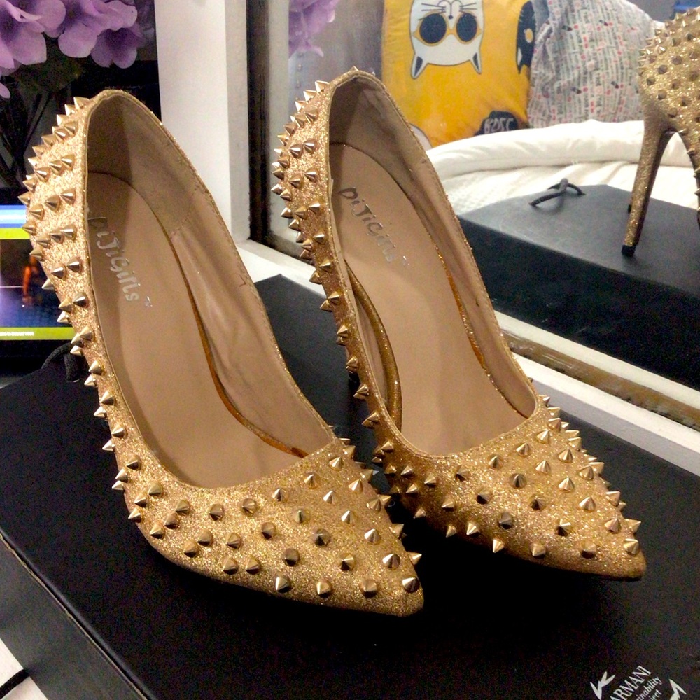 Studded shoes